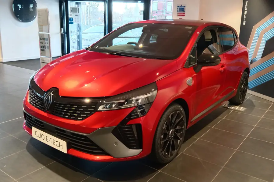 Renault Clio, mașină de închiriat la Rulaj Rent