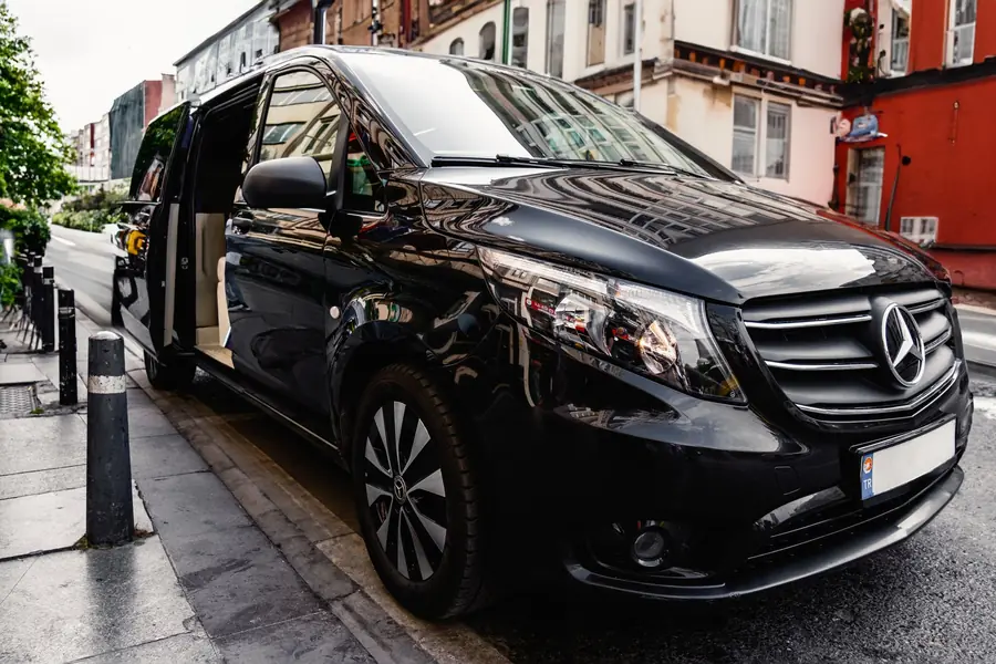 Mercedes Vito 8+1, mașină de închiriat la Rulaj Rent