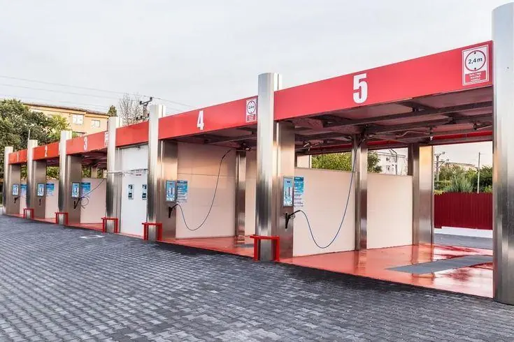 Boxă de spălare self-service la Spălătoria Verde, Arad
