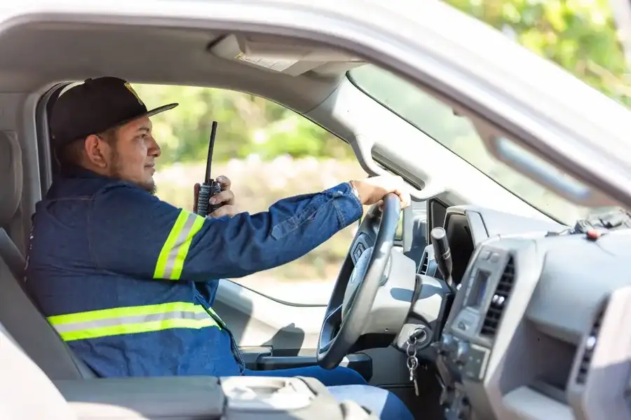 Dispecerat: șoferul de platformă răspunde la stație